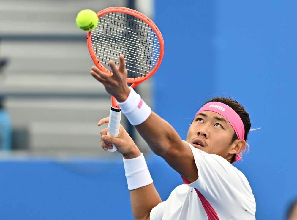 纽卡庆祝70年来首冠 30万喜鹊迷涌上街头祝贺.